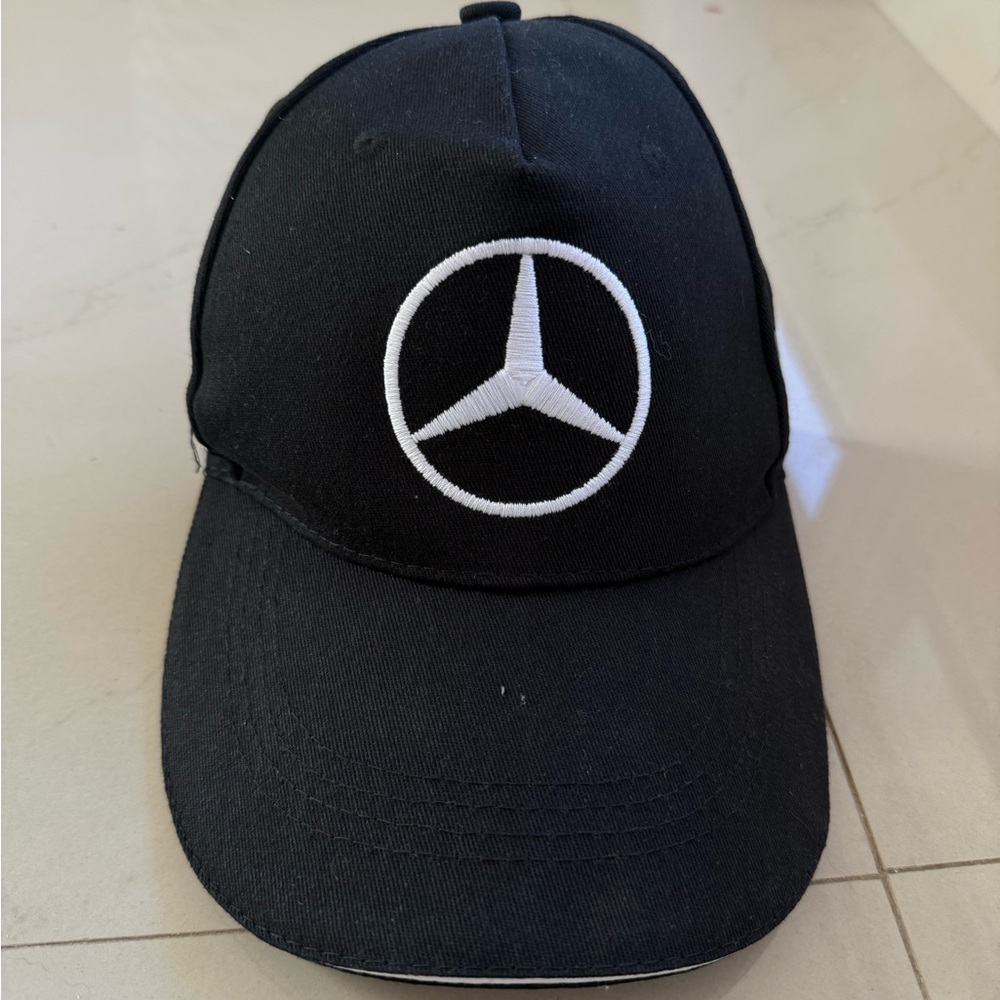 Mercedes benz hat Petronas F1 team